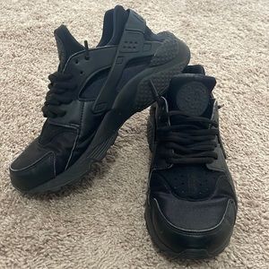 Nike Huarache Women’s 8.5 - Black
